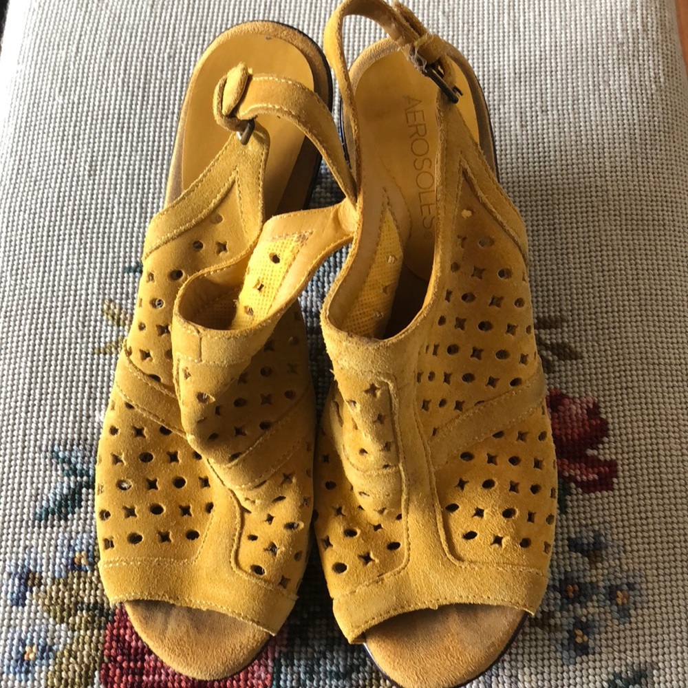 Sz 7.5 Suede Aerosole Sandals